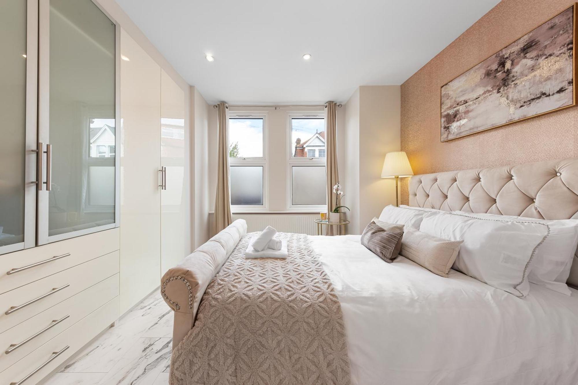 Elegant Oasis - 2 Bed - Garden - 65 Inch Tv & Netflix *